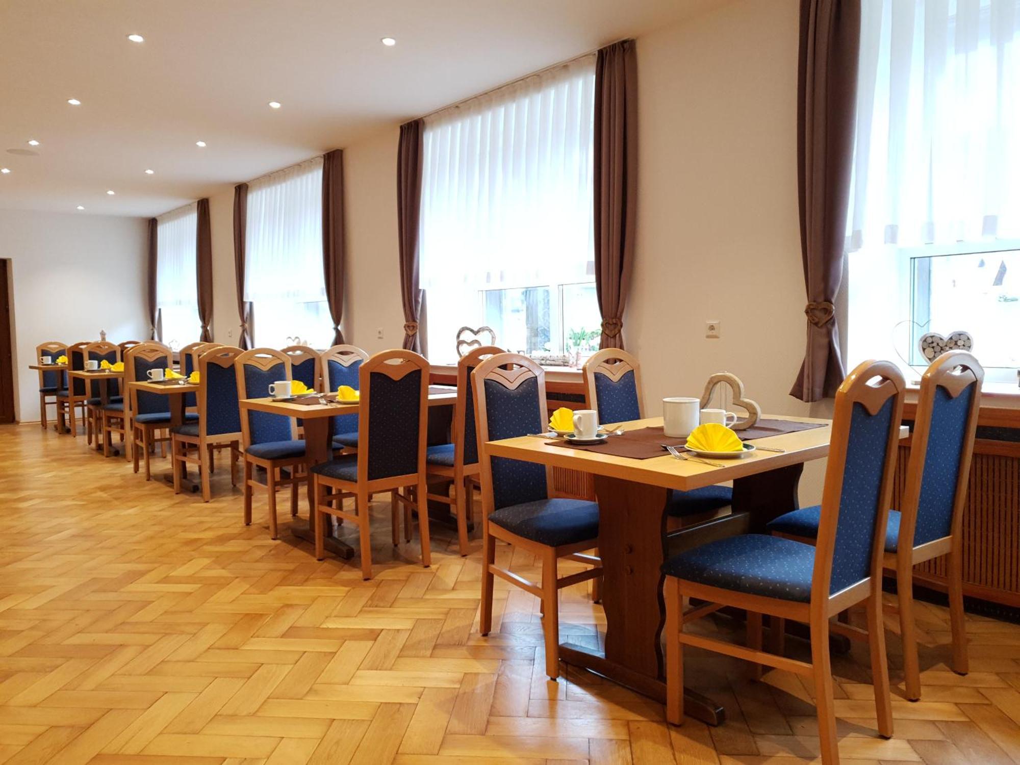 Garni Hotel Adler Post バイアースブロン エクステリア 写真