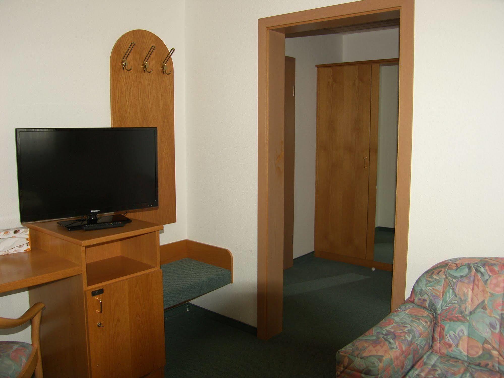 Garni Hotel Adler Post バイアースブロン エクステリア 写真